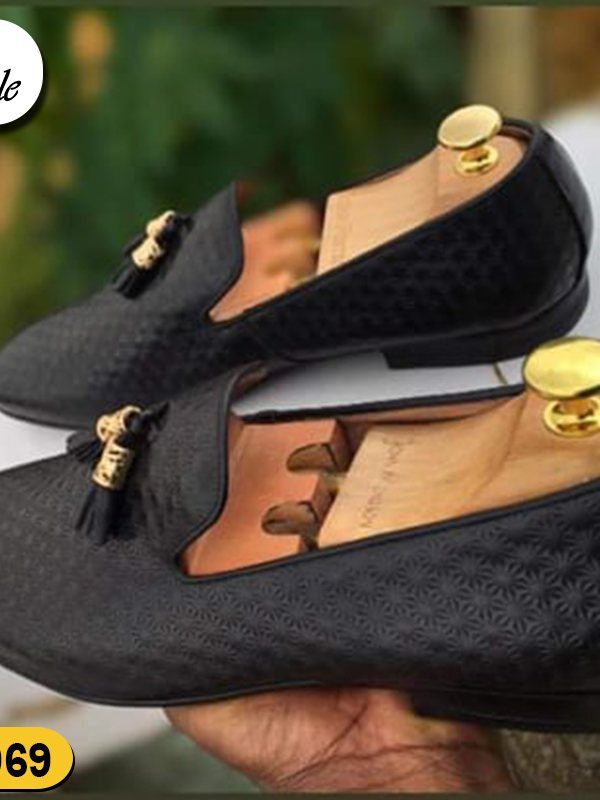 Mocassin Noir Tressé à Pompon